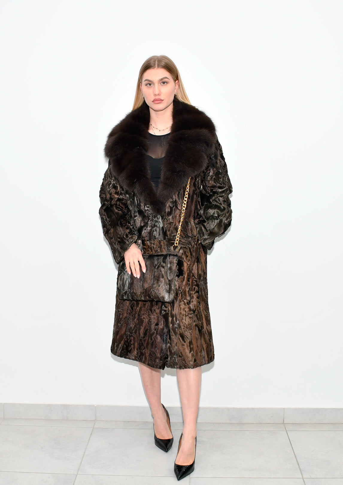1 Midle fur coat Astrakan and sable collar Gold 100cm All size 2400e