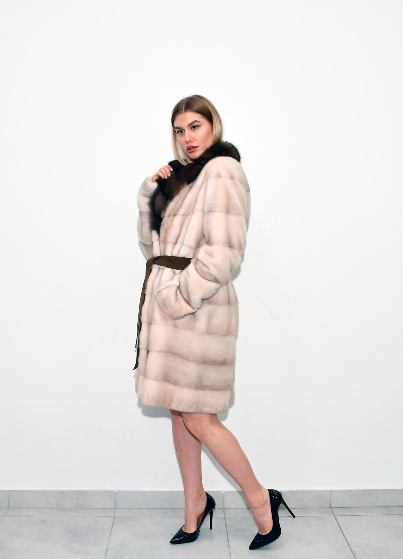 2 Midle fur coat Vizon and Sable collare 90cm all size 1800e