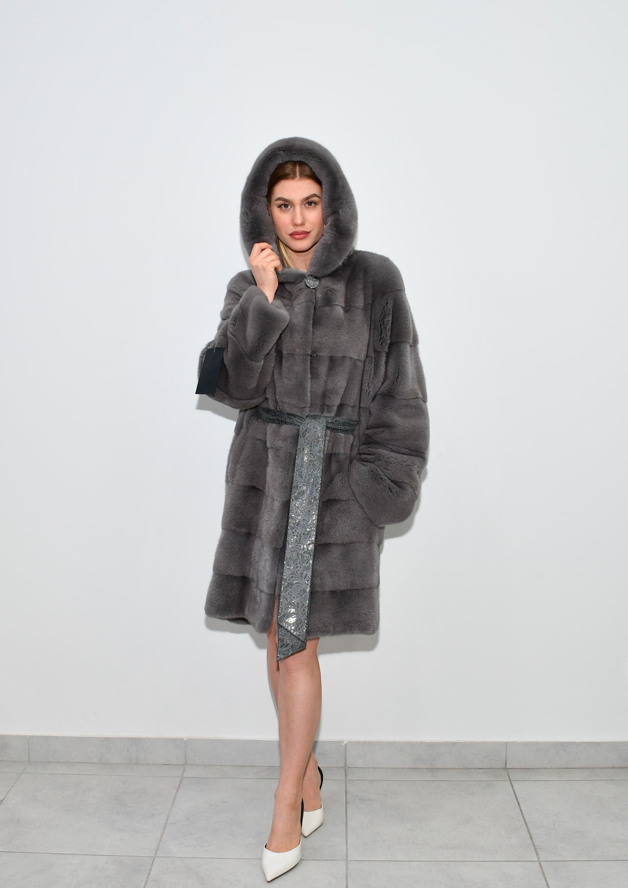3 Midle fur coat mink Grey 90cm Duble Capisone All size 1800e