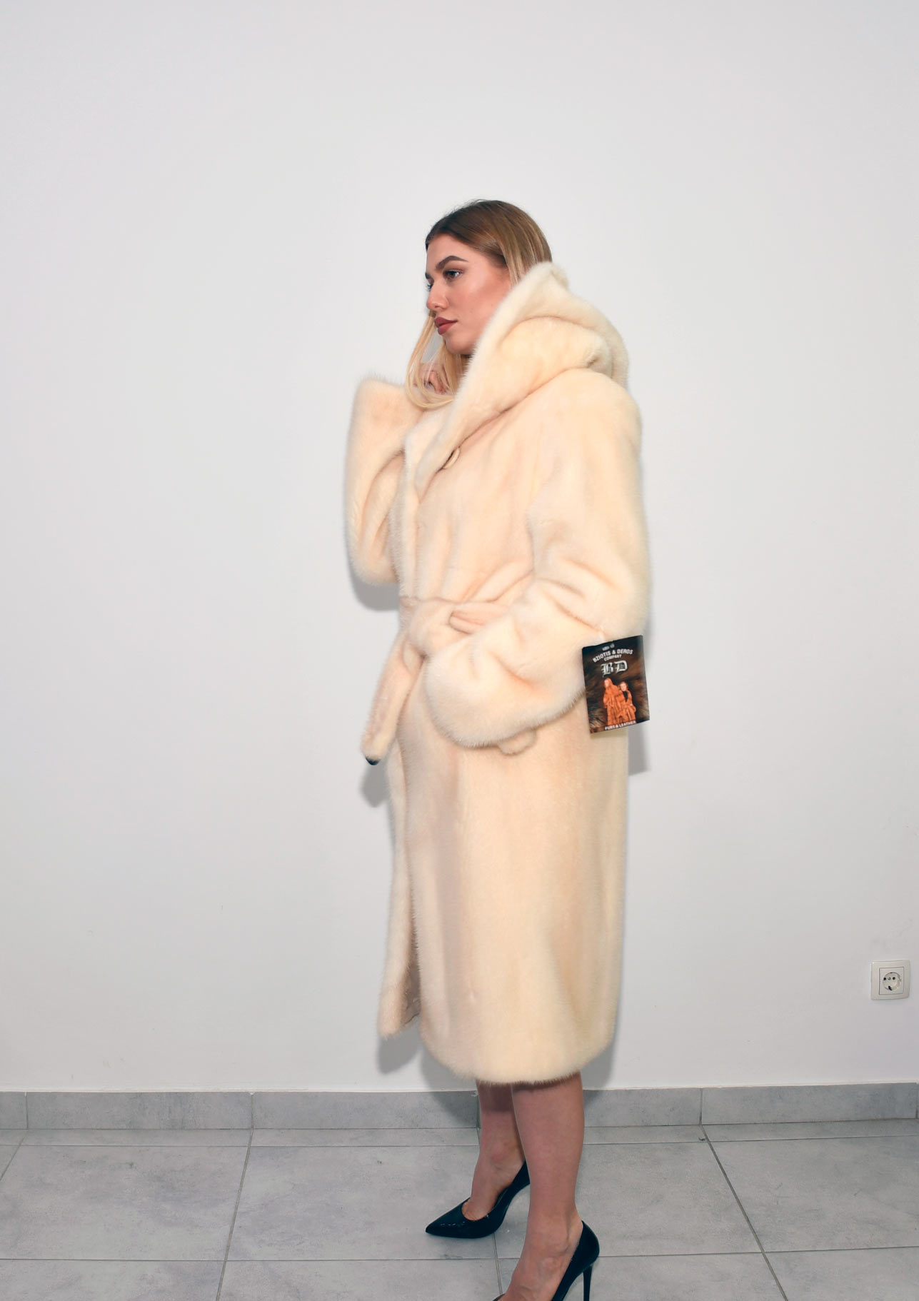 4 Long fur coat Mink 100cm Perla with belt and duble capisone all size 1800e